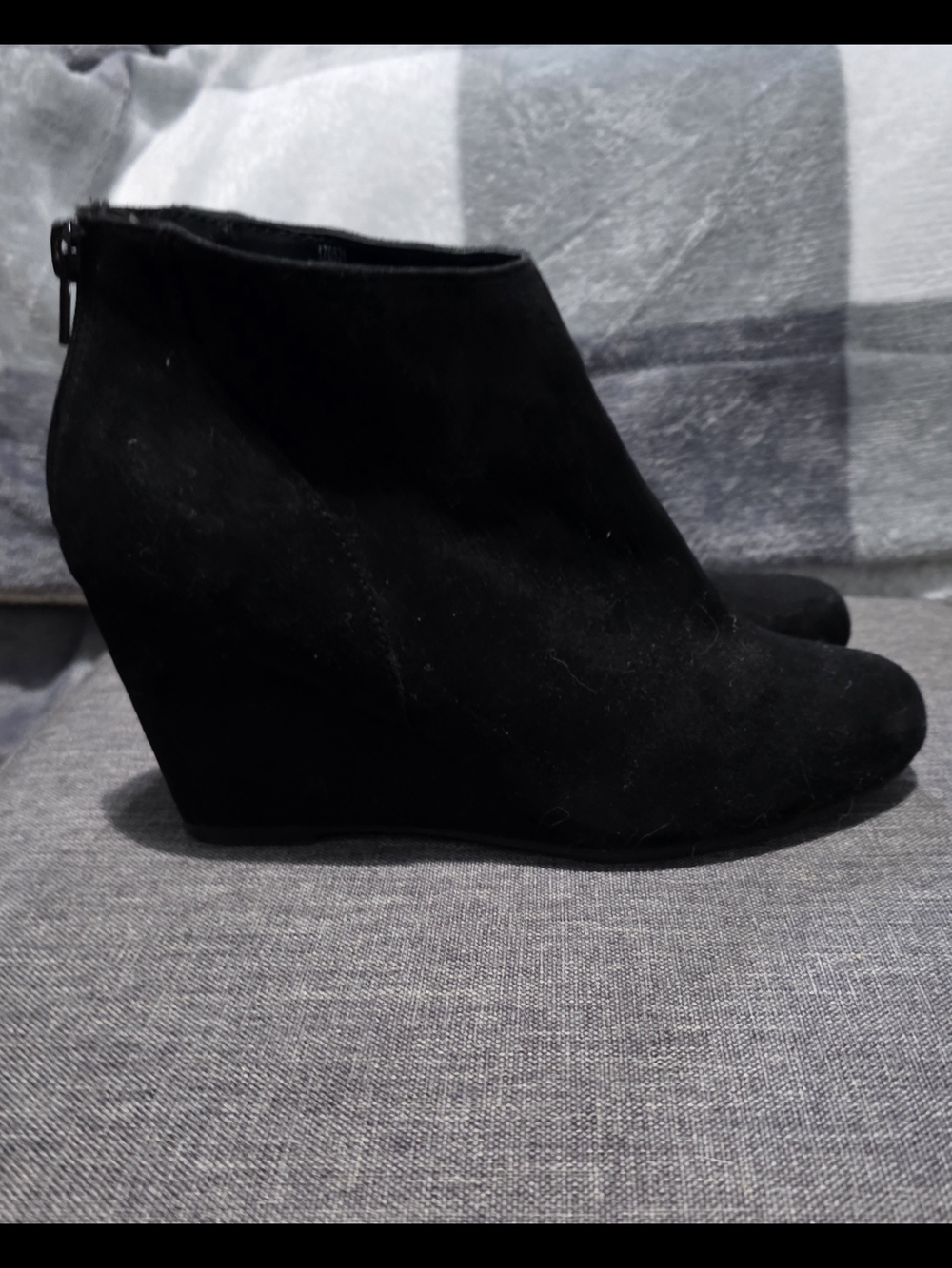 Fioni Black Faux Suede Wedge Ankle Booties Front Round Toe Zip Back